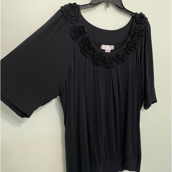Design History black shirt size 2X with beautiful flowers adoring the neckline - Picture 5 of 10